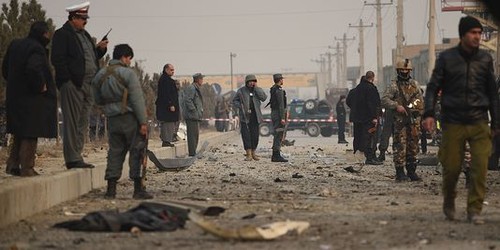 Un véhicule européen visé par un attentat suicide à Kaboul - ảnh 1