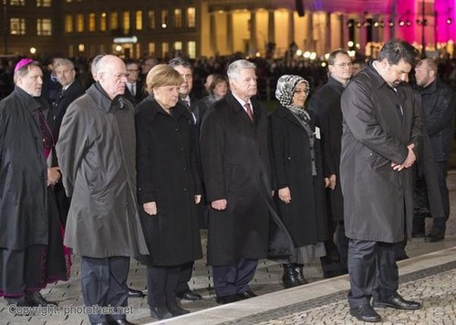 Allemagne : Merkel et Gauck manifestent contre "l'islamophobie" - ảnh 1