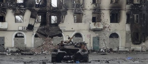 Ukraine : les affrontements reprennent malgré l'accord de paix  - ảnh 1