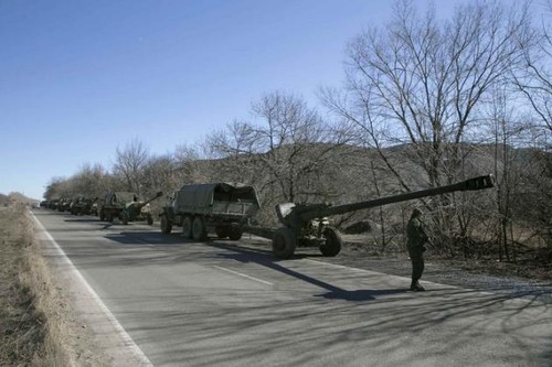 Les séparatistes prouvent le retrait d'armes lourdes en Ukraine - ảnh 1