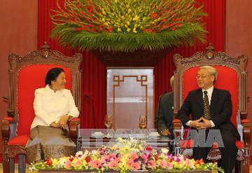 La présidente de l’Assemblée nationale laotienne reçu par Nguyen Phu Trong - ảnh 1