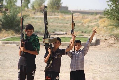 Daech kidnappe 120 enfants dans leurs écoles à Mossoul - ảnh 1