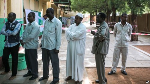Soudan : les élections générales prolongées d’une journée  - ảnh 1