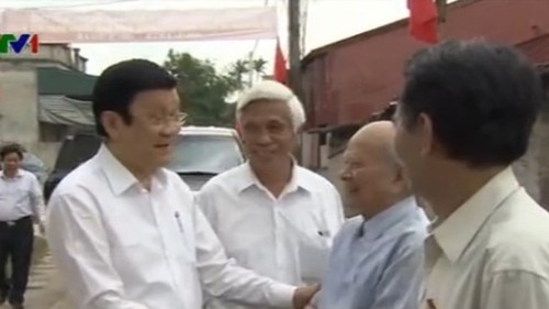 Truong Tân Sang rencontre des anciens combattants à Phu Xuyên - ảnh 1