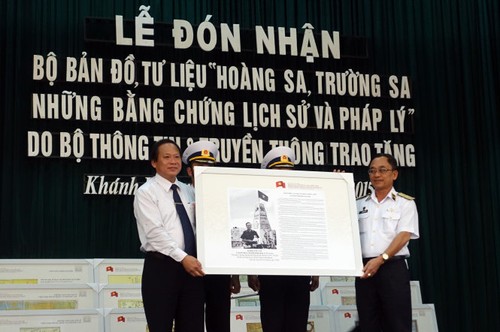  Remise des documents historiques sur Hoàng Sa et Truong Sa  - ảnh 1