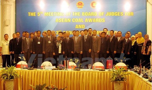 Ouverture du 13ème forum du charbon de l’ASEAN à Halong  - ảnh 1