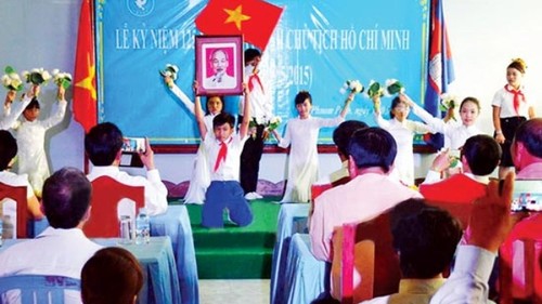 Le 125ème anniversaire du président Ho Chi Minh célébré au Vietnam et à l'étranger - ảnh 1