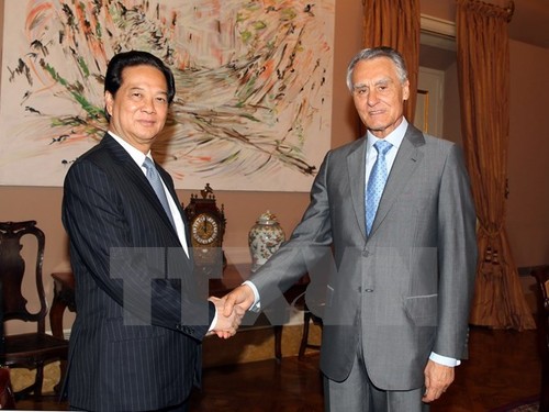 Nguyen Tan Dung s’entretient avec le président et le Premier ministre portugais - ảnh 1