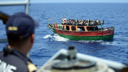 Plus de 2 000 migrants sauvés en mer Méditerranée en une journée - ảnh 1