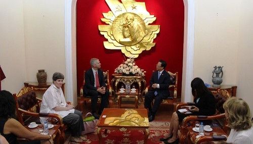 Le PDG de l’AP reçu par le président de l’Union des associations d’amitié du Vietnam - ảnh 1