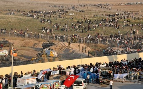 La Turquie ouvre sa frontière à des milliers de Syriens fuyant la guerre - ảnh 1