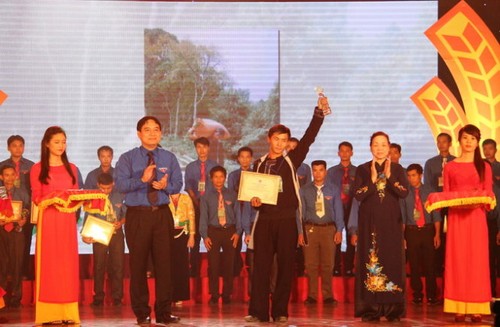 Honorer 150 lauréats du prix Luong Dinh Cua - ảnh 1