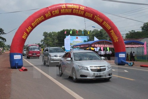 Mise en service de la route Ho Chi Minh traversant la province de Binh Phuoc - ảnh 1