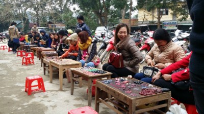 Le Marché des pierres semi - précieuses de Luc Yen à la montagne du Nord  Vietnam