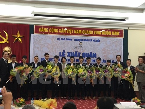 Départ des Vietnamiens à la 43ème compétition mondiale du savoir-faire - ảnh 1