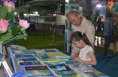 5ème Foire internationale de livres du Vietnam à Hanoi - ảnh 1