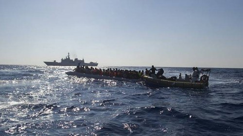 L’opération Sophia devrait intervenir dans les eaux et sur les côtes libyennes - ảnh 1