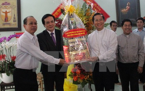Voeux de Noël adressés aux catholiques à Binh Duong - ảnh 1
