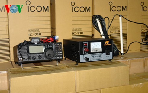 Des équipements ICOM offerts aux pêcheurs  - ảnh 1