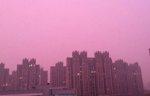 Chine: Un étrange coucher de soleil violet inquiète le pays - ảnh 1