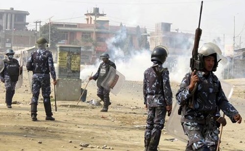 Népal : une centaine de blessés lors des heurts entre les Madhesis et la police - ảnh 1