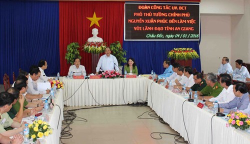 Nguyen Xuan Phuc: An Giang doit renforcer la lutte contre la contrebande - ảnh 1