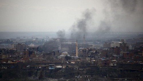 La Turquie poursuit le bombardement des zones kurdes en Syrie - ảnh 1