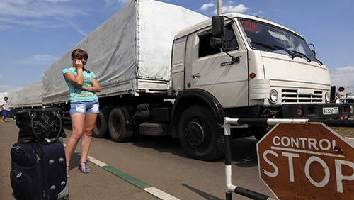 L'Ukraine interdit les camions russes sur son territoire - ảnh 1