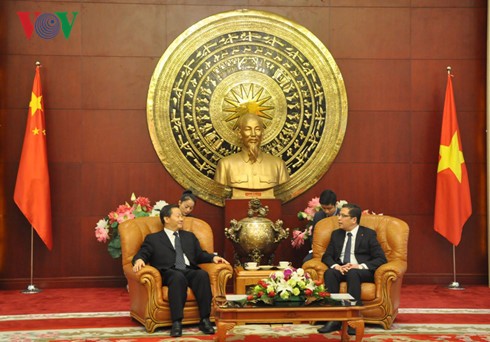 Le leader de la région autonome Zhuang reçu par l’ambassadeur du Vietnam en Chine  - ảnh 1