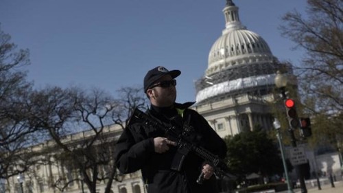 Etats-Unis: coups de feu au Capitole, un suspect appréhendé - ảnh 1