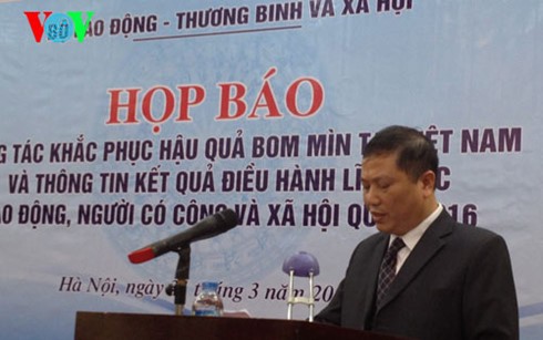 Le Vietnam, l’un des pays les plus contaminés par les bombes et les mines - ảnh 1