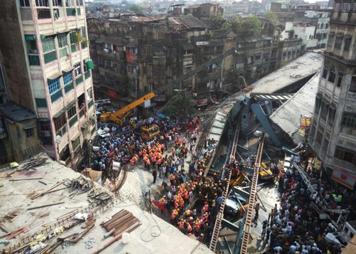 Inde: au moins 20 morts dans l'effondrement d'un pont à Calcutta   - ảnh 1