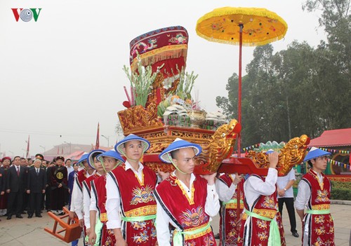 Célébration solennelle du culte des rois Hùng - ảnh 5