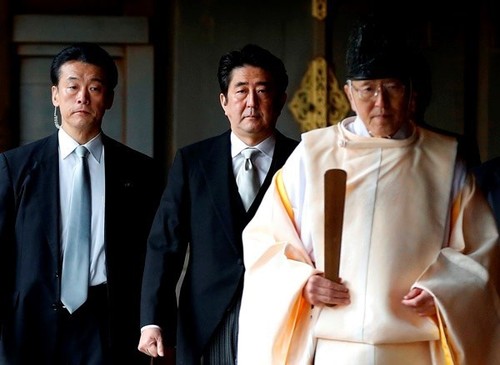 Shinzo Abe a adressé une offrande au sanctuaire de Yasukuni - ảnh 1