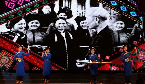 Le 126ème anniversaire du président Ho Chi Minh célébré au Vietnam et à l’étranger - ảnh 1