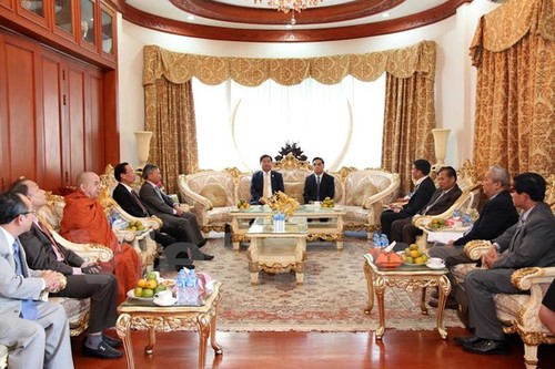 Dinh La Thang rencontre des anciens dirigeants laotiens - ảnh 1
