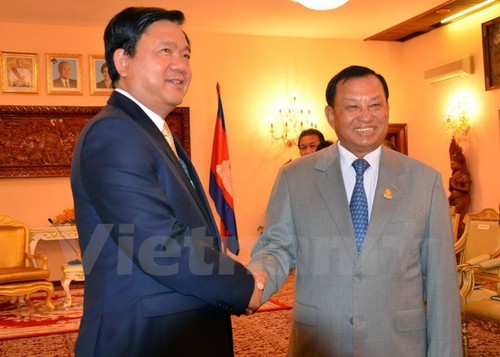 Dinh La Thang reçu par des dirigeants cambodgiens - ảnh 1