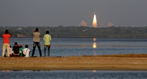 L'Inde lance 20 satellites en une seule fois - ảnh 1