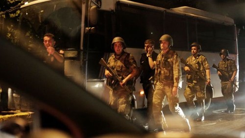 Tentative de coup d'État en Turquie: la situation est toujours confuse  - ảnh 1