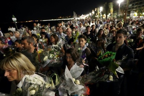 Hommage aux victimes du carnage à Nice - ảnh 1