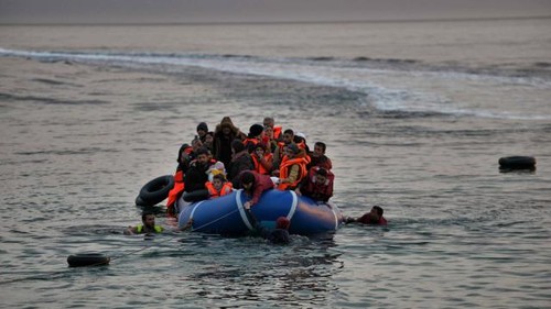 La Grèce sauve 70 migrants au large de Lesbos - ảnh 1