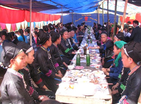 Les rituels de mariage encore en vigueur chez les Nung - ảnh 3