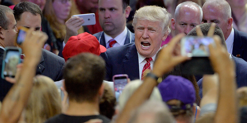 Donald Trump promet un "filtrage extrêmement poussé" des migrants s'il est président - ảnh 1