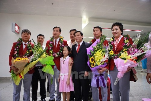 Retour triomphal de la délégation sportive vietnamienne des JO de Rio - ảnh 1
