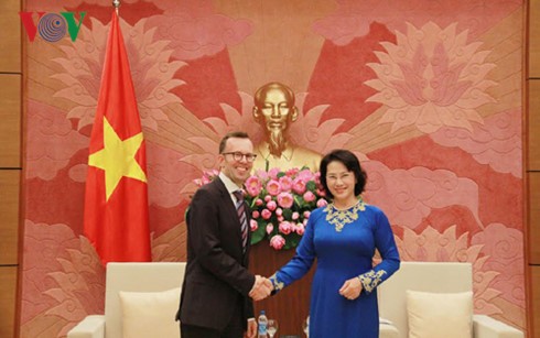 Nguyen Thi Kim Ngan reçoit les ambassadeurs néo-zélandais et philippin - ảnh 1