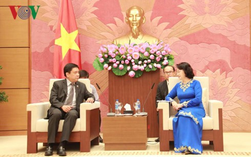 Nguyen Thi Kim Ngan reçoit les ambassadeurs néo-zélandais et philippin - ảnh 2