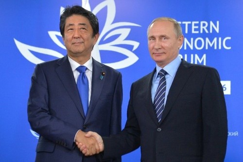 Abe appelle Poutine à ouvrir "une nouvelle ère" après 70 ans de tensions  - ảnh 1