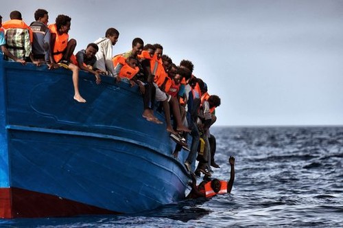 6.055 migrants secourus en mer et 9 morts, 3 ans après le naufrage de Lampedusa - ảnh 1