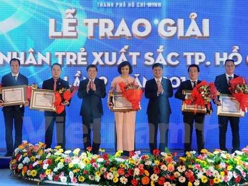 Ho Chi Minh-ville récompense ses 20 meilleurs jeunes entrepreneurs de 2016 - ảnh 1