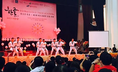 Le 7e Festival Hangeul-nal pour les étudiants vietnamiens  - ảnh 1
